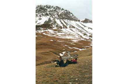 Kyrgyzstan, Tash Rabat, Lunch just below snow line, Walkopedia