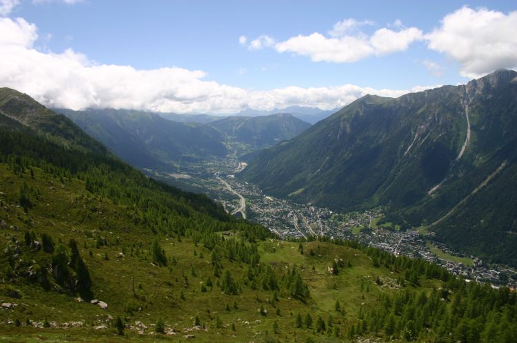 France Alps Aiguilles Rouges, Grand Balcon Nord, Across Chamonix valley, Walkopedia