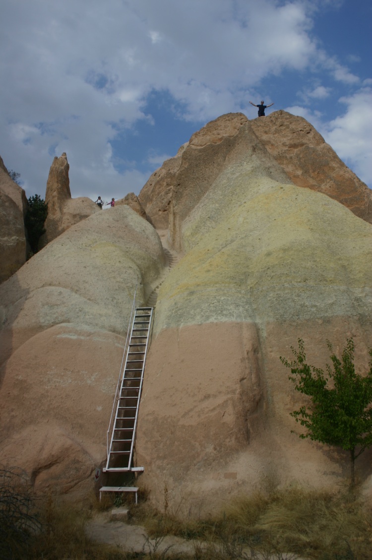 Turkey Central Anatolia Cappadocia, Rose Valley, Upper end, Walkopedia