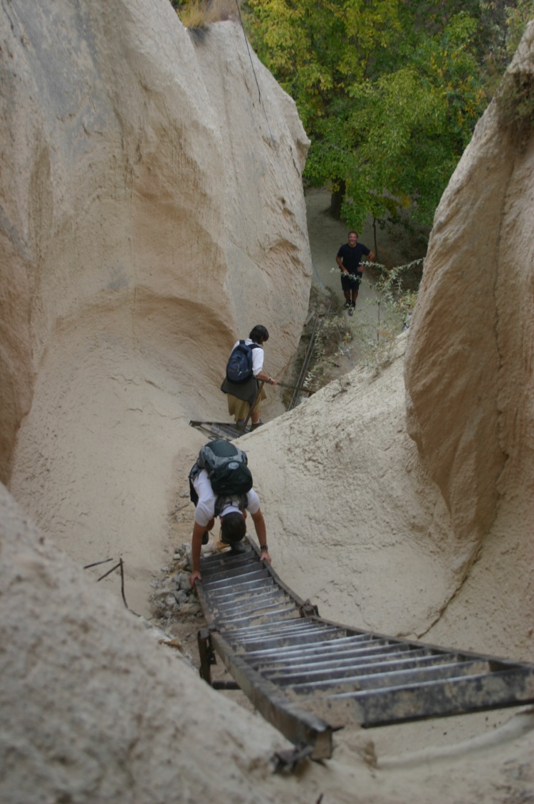 Turkey Central Anatolia Cappadocia, Rose Valley, Following the river course, Walkopedia