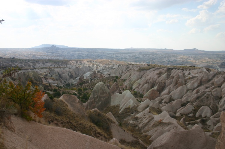 Turkey Central Anatolia Cappadocia, Rose Valley, Looking into upper end, Walkopedia