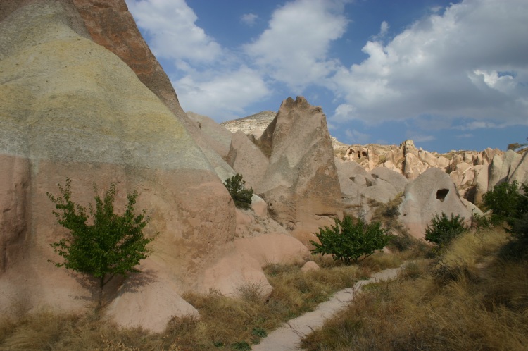 Turkey Central Anatolia Cappadocia, Rose Valley, Upper end, Walkopedia