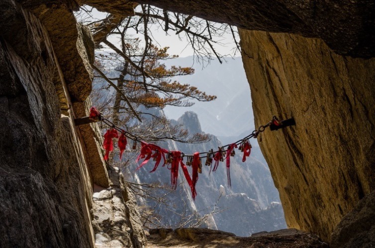 China North-Central Shaanxi, Hua Shan, The Guard Rail, Hua Shan , Walkopedia