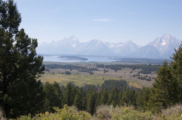 USA Western: Grand Teton NP, Two Ocean Trail/Emma Matilda Lake, Two Ocean/Emma Matilda Lake - the Tetons and Jackson Lake From the Emma Matilda Trail, Walkopedia