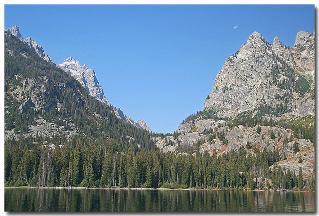 USA Western: Grand Teton NP, Jenny Lake to Cascade Canyon, Grand Teton National Park - Tetons across Jenny Lake, Walkopedia