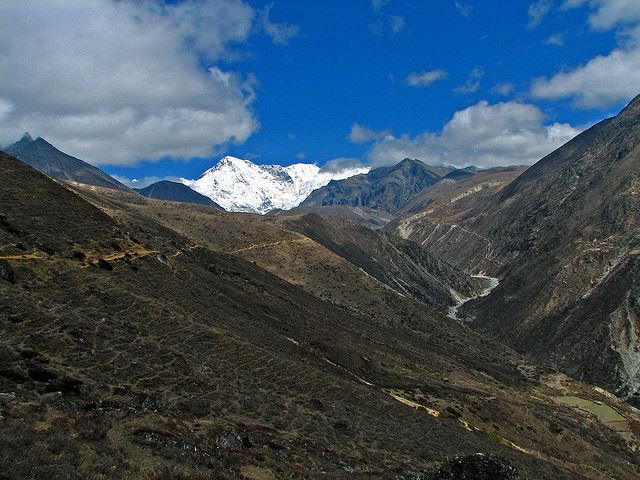 Nepal Everest Region, Gokyo Valley, Gokyo Valley - towards Gokyo and Cho Oyu, Walkopedia