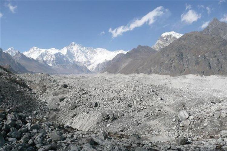 Cho Oyo dominates the valley - © James B Gokyo Valley: Cho Oyo dominates the valley - © James B