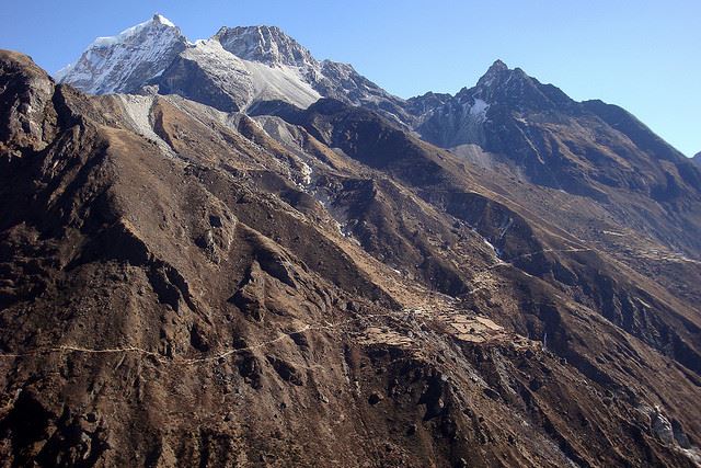 Nepal Everest Region, Gokyo Valley, Gokyo Valley - trail through the valley, Walkopedia