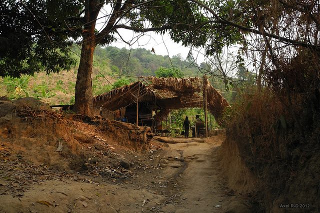 Myanmar, Mount Kyaiktiyo, Mt Kyaiktiyo, Walkopedia