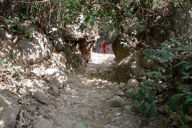 Myanmar, Mount Kyaiktiyo, Mt Kyaiktiyo, Walkopedia