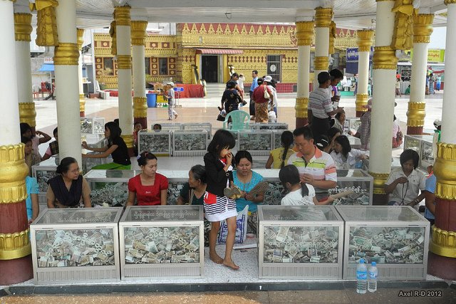 Myanmar, Mount Kyaiktiyo, Mt Kyaiktiyo, Walkopedia