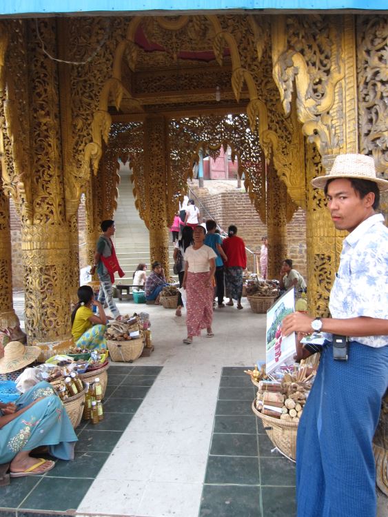 Myanmar, Mount Popa , Mt Popa - entrance, Walkopedia