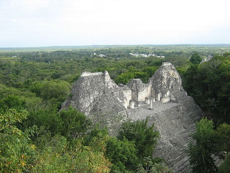 Mayan Ruins
Becan - © By Flickr user JoaquinMartinezRosado