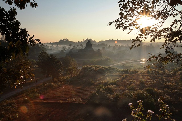 Myanmar, Mrauk U, Mrauk U - Evening, Walkopedia