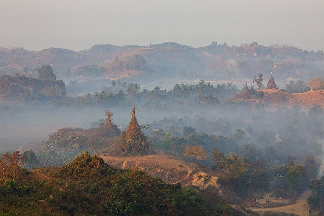 Myanmar, Mrauk U, Mrauk U - Dawn From Shetaung pagoda, Walkopedia