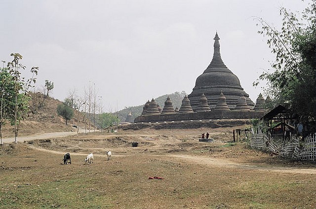 Myanmar, Mrauk U, Mrauk U - temple, Walkopedia