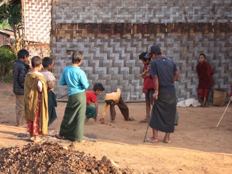 Myanmar, Kalaw to Inle Lake, Kalaw to Inle trek - Marbles, morning light, Walkopedia