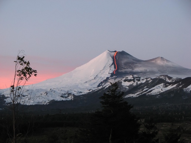 Volcan Llaima: Volcan Llaima - 2008 eruption - ©Copyright Flickr user i.canete