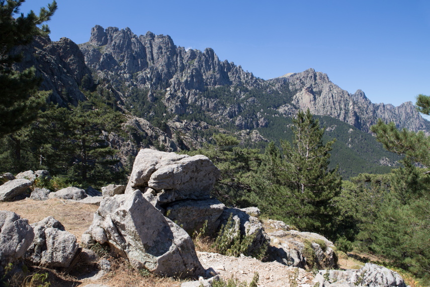 France Corsica: Southern Mountains, Mare-Mare Sud, Cucuruzzu, Capula en Col de Bavella , Walkopedia