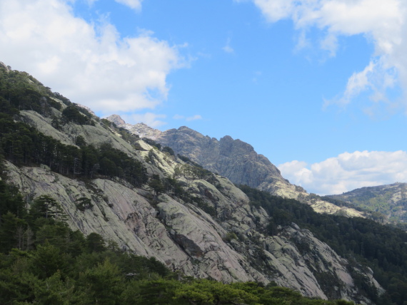 France Corsica: Northern Highlands, Mare-Mare Nord, Looking above Bocca a u Saltu, Walkopedia