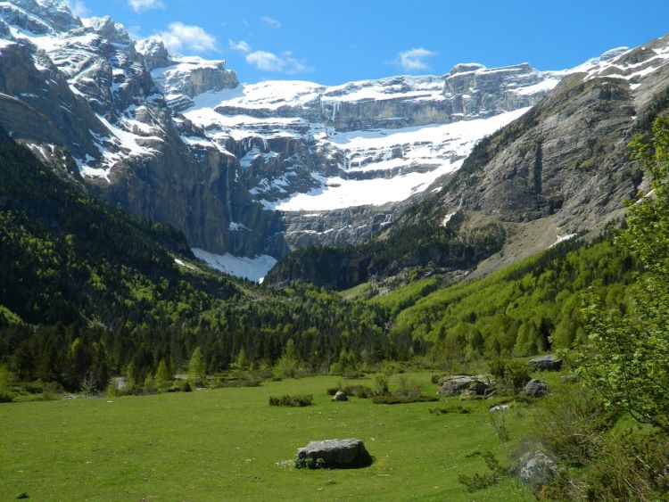 France Pyrenees, Gavarnie Area, Gavarnie Area - Cirque From the Valley floor, Walkopedia