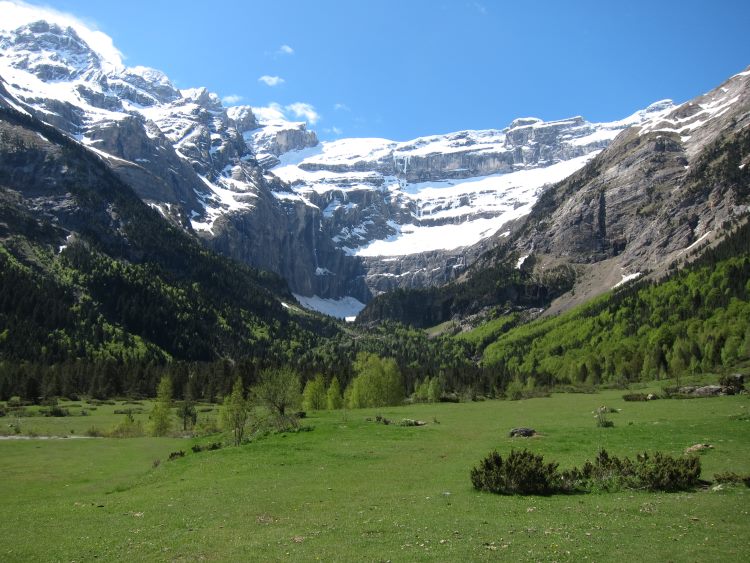 France Pyrenees, Gavarnie Area, Gavarnie Area - Cirque From the Valley floor, Walkopedia