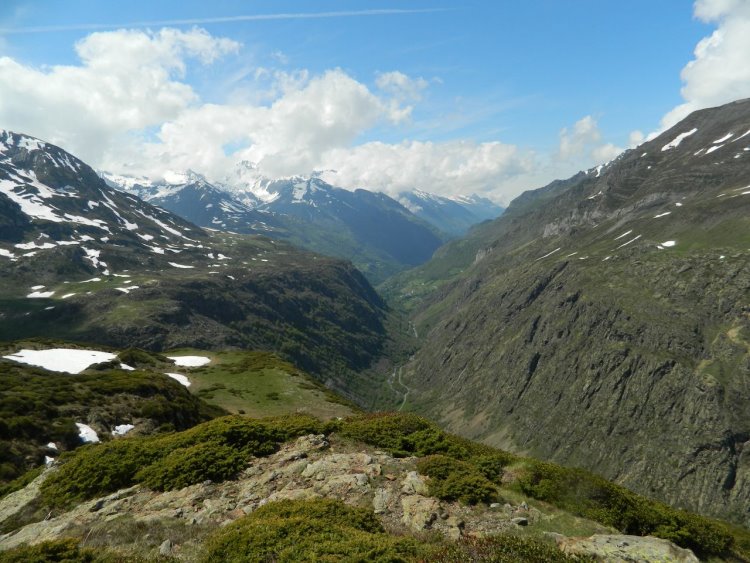 France Pyrenees, Cirque de Troumouse, Cirque de Troumouse - High above the Heas Valley, Walkopedia