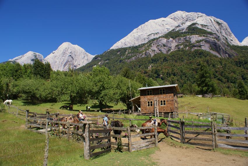 Chile Patagonia, Cochamo Valley , Cochamo Valley, Walkopedia